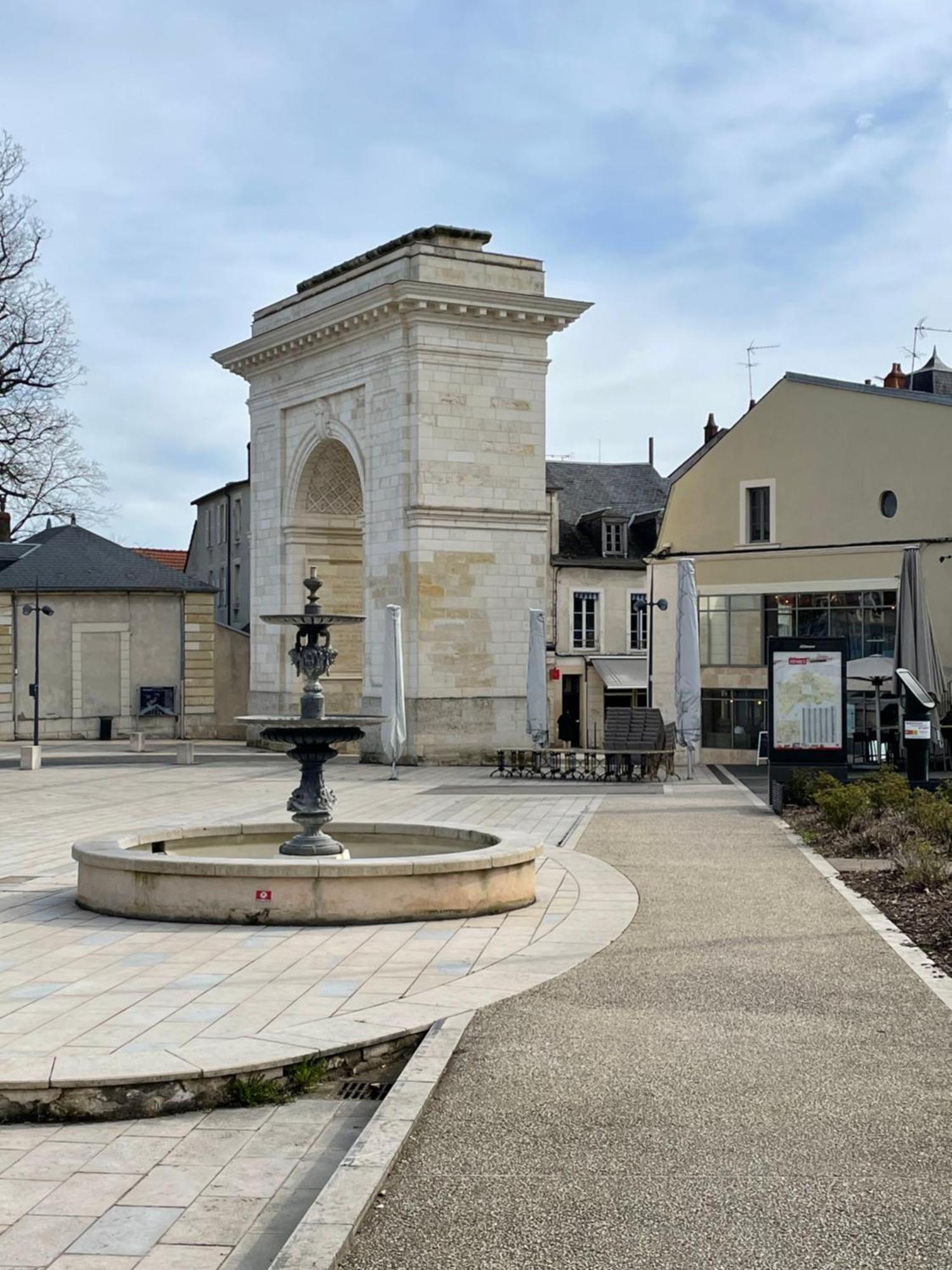 Hotel Des Ducs Nevers Exterior foto